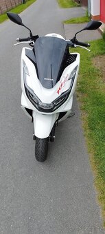 Honda PCX 125 .2022.. najeto 2900km - 2