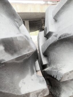16,9-30 Prodám kompletní obutá kola na Zetor - 2