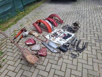 Jawa perak dily a pár dílů z Califa - 2