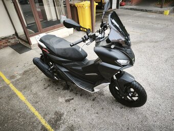 Aprilia SR GT 125 - 2