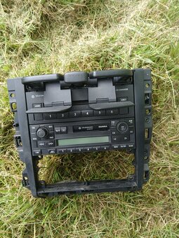 Popelník + krytka + rámeček climatronic+ radio + cd měnič - 2