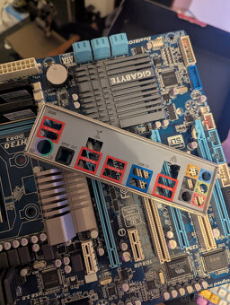 GIGABYTE GA-990-XA-UD3 | AMD FX8120 | 2x2GB DDR3 1600mhz - 2