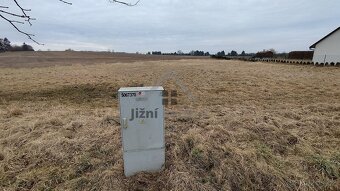 Stavební parcela 1.032 m2 v obci Vlastce - 2