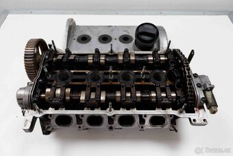 Hlava motoru 1,8 20V bez turba Octavia 1 - 2