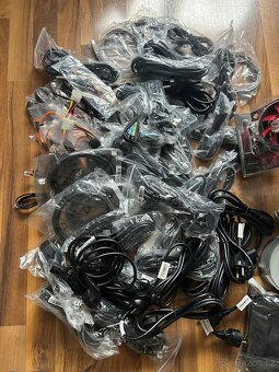 IT harampádí - kabely, chladiče, DVD, pouzdra, obaly.. - 2