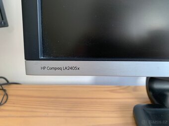 Monitor - HP Compaq LA2405x - 2
