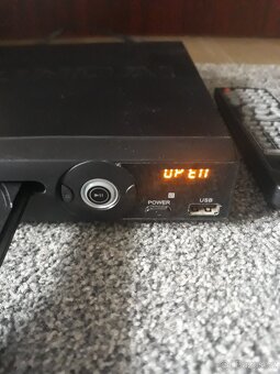 DVD  PŘEHRAVAČ  ZN.  HYUNDAI  S  DÁL. OVLADAČEM - 2