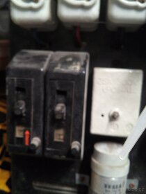 Starý elektro rozvaděč - 2