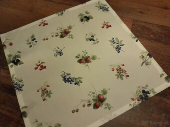 Čtvercový ubrus.....lesní plody - 2