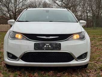 Chrysler Pacifica - 2