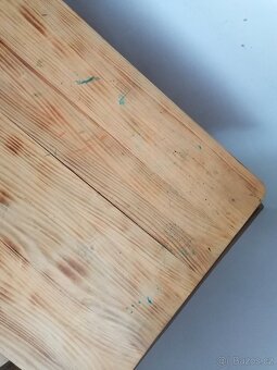 Dřevěný stůl a 2 židle - 2