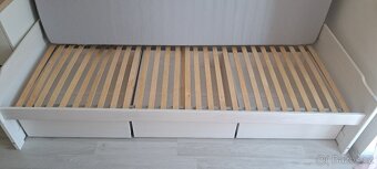 Postel s úložnými prostory - 2