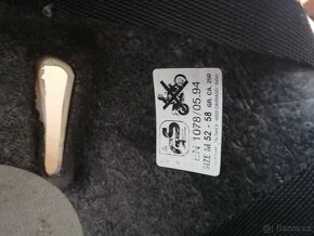 Dětské + dospělé přilby, rukavice - 2