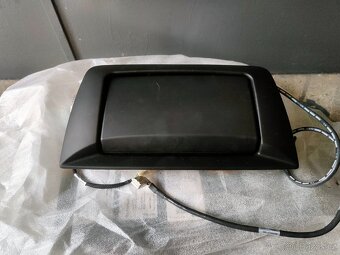 BMW E87 monitor navigace - vadné sklápění - 2