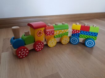 Dřevěný vláček se skladacími vagóny - 2