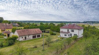 Rodinný dům s terasou, 2 garáže, rozsáhlé pozemky, Čestice, - 2
