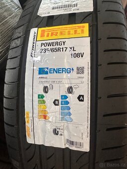Pneu 235/65 R17 - 2