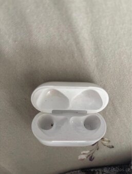 Airpods 4 nabíjecí pouzdro - 2
