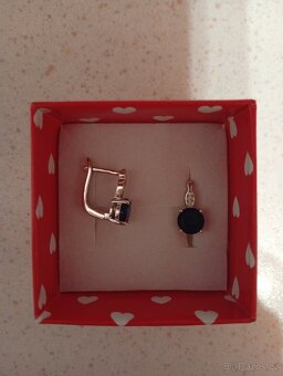 Luxusní stříbrné naušnice s tmavě modrými zirkony - 2