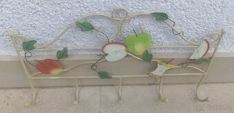 Prodám kovový věšák s ovocem - 2