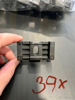 Příchytky panelu - 2