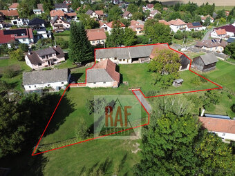 Prodej - zemědělská usedlost, stodoly, pozemky - Moravec - 2