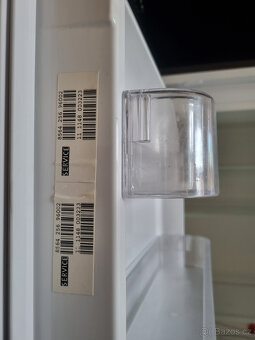 Darují za odvoz  vestavnou ledničku Whirpool - 2