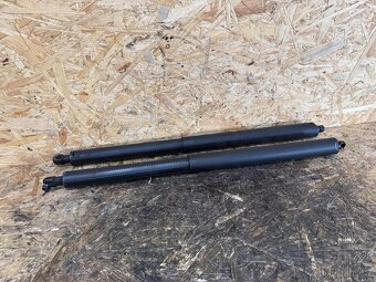 VZPĚRY KUFRU MERCEDES W164 - 2