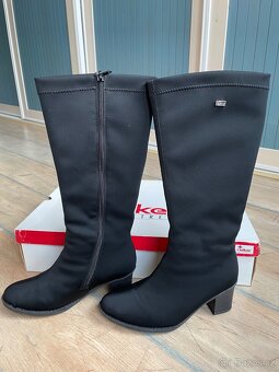 Dámské černé kozačky pod kolena - 2