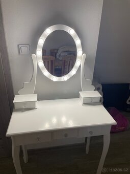 Toaletní stolek - 2