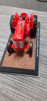 Model traktoru 1:32 edice atlas - 2