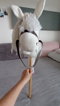 Koník na tyči By Astrup - 2