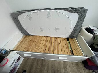 Postel s úložným prostorem - 2