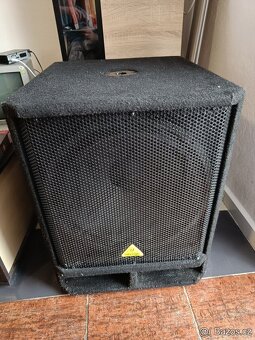 Subwoofer Behringer 18 palců - 2