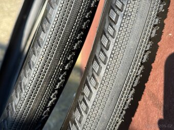 Prodám Schwalbe plášťe Hurricane 29x2,25 Addix Raceguard 4 - 2