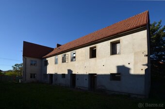 Prodej rodinného domu k rekonstrukci s hospodářským zázemím - 2