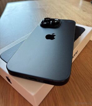 Apple iPhone 16 Pro 256 GB černý titan - 2