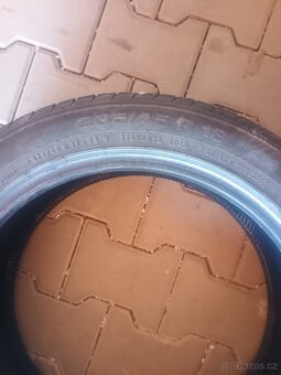 Pneu 235x45 r 18 - 2
