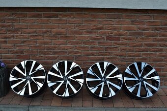 5x114,3 R18 Hliníkové disky Originál Lexus NR - 2