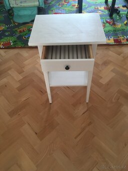 Noční stolek Ikea Hemnes - 2