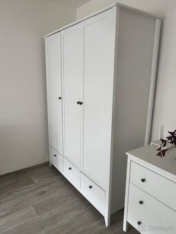 Šatní skříň jako nová - 2
