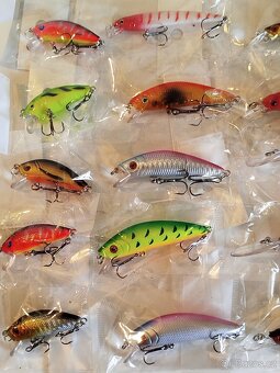 SADA 20 KS ZVUKOVÝCH RYBÁŘSKÝCH WOBLERŮ - 2