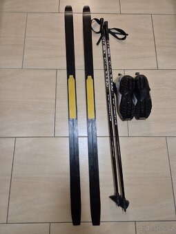 Běžky se skinem Atomic, boty Fischer 36 a hulky - 2