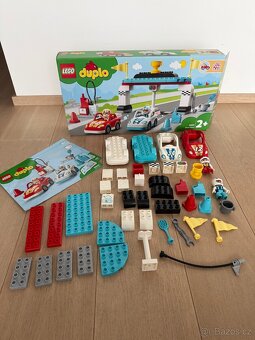 LEGO duplo 10947 závodní auta - 2