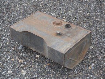 Nádrž na palivo (02) - 2