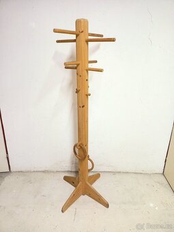 Prodám hezký věšák z masivu - 2