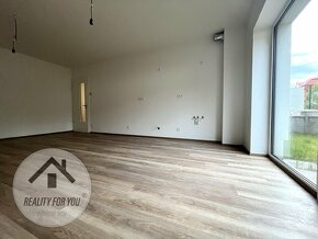 Prodej bytu -ateliér 2+kk, 53 m2 + předzahrádka 26 m2, Říčan - 2