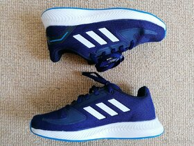 Tmavě modré sportovní boty Adidas na tkaničky, v 35 - 2