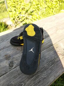 Nike Jordan 4 Thunder - 2