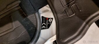 Nove kolenni ortezy Mobius X8 vel. XS a Leatt impact shorts - 2